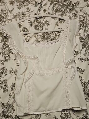 White Lace-Trim Ruffle Sleeve Top
